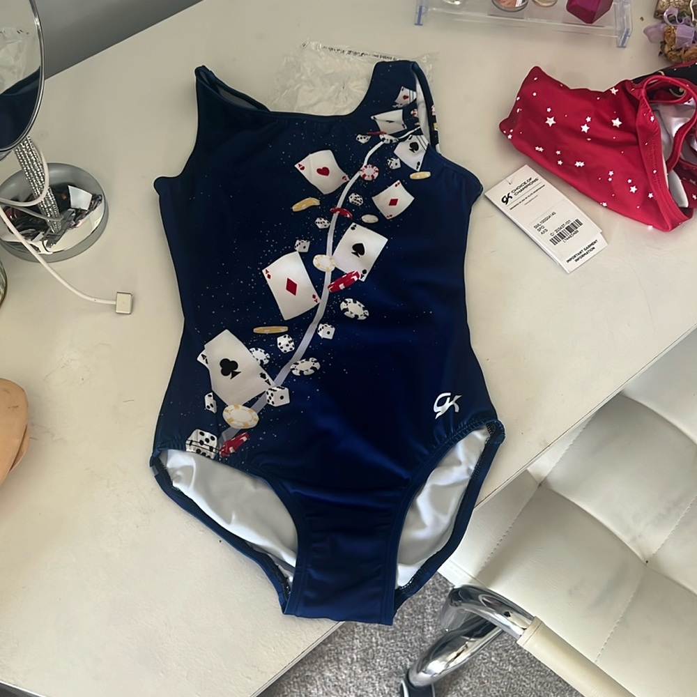 Brand new never worn adult xs gk Leo